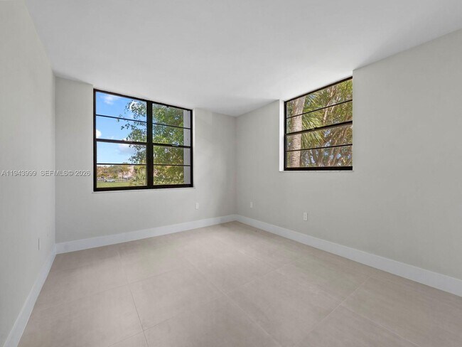 Building Photo - 10825 SW 112th Ave