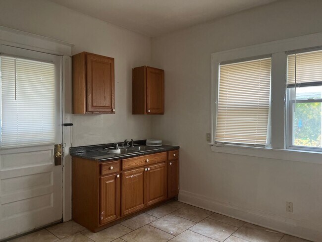 Building Photo - 38-42-42 Townsend St