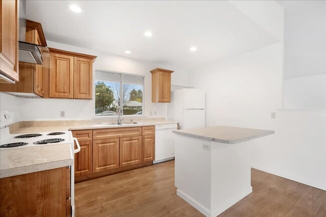 Building Photo - 1025 Marston St