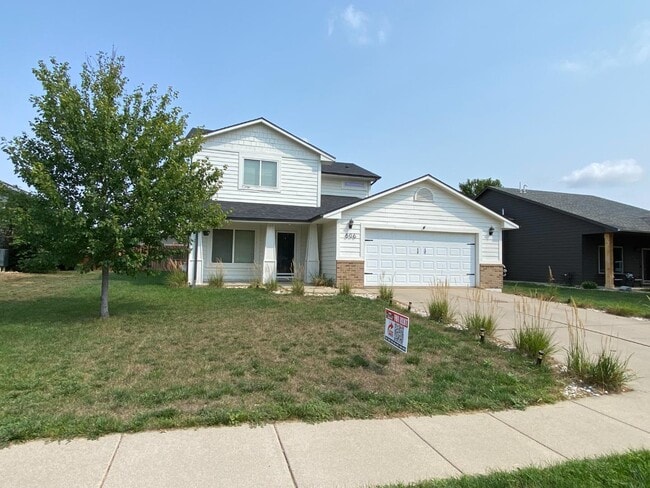 Building Photo - 806 Hemlock St