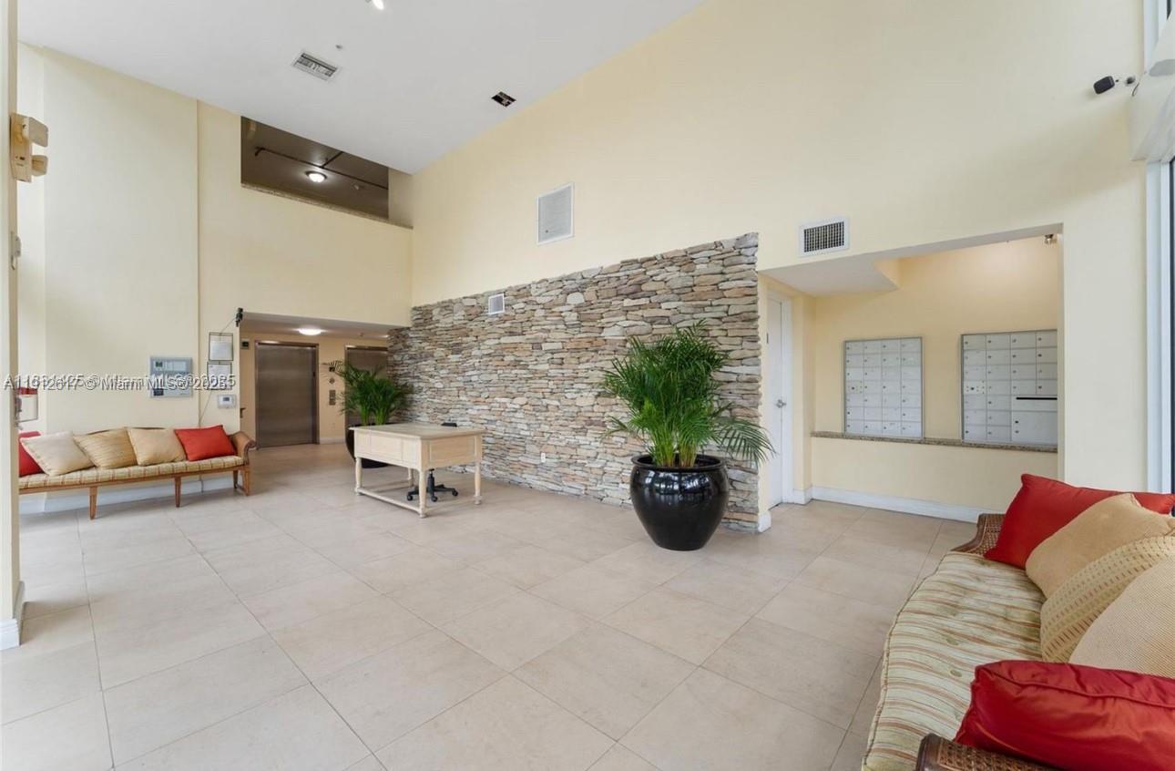 Building Photo - 1350 NW 8th Ct