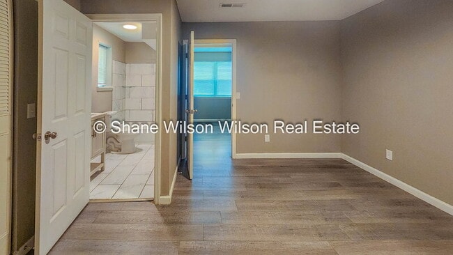 Building Photo - 7609 Holiday Hills Dr