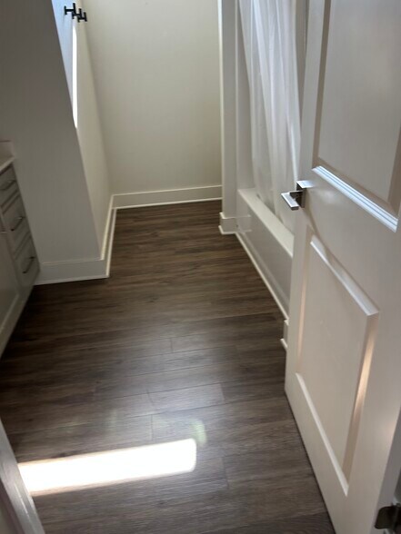 Building Photo - 6014 Castle Oaks