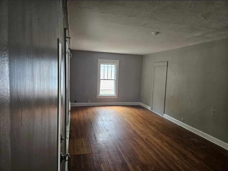 Building Photo - 610 S Washington St