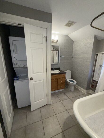 Building Photo - 2034 N Delaware St