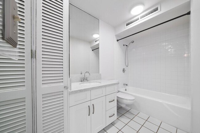 Building Photo - 1488