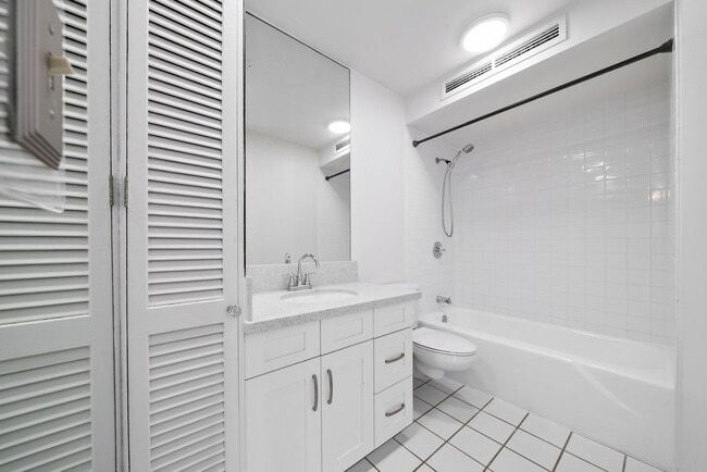 Building Photo - ALA WAI PLAZA SKYRISE #3407