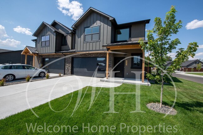 Building Photo - Garrison Duplex