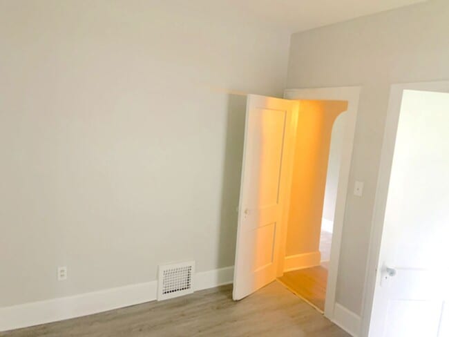 Building Photo - Charming 2-Bedroom Home Available