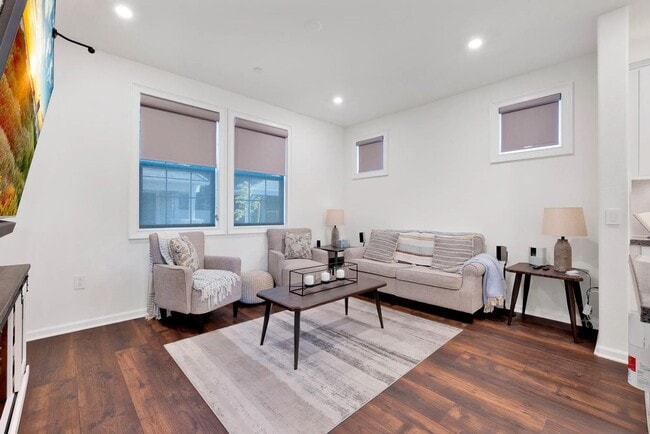Building Photo - Eco-Friendly 3BR Home in Palmdale