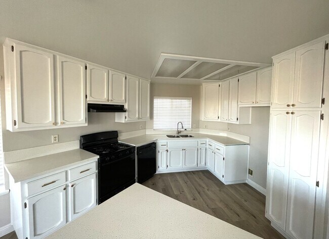 Building Photo - 8101 Jacaranda Ave