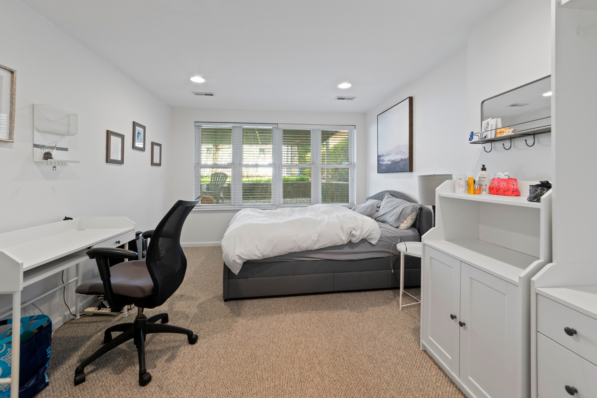 Building Photo - 2715 N Marshfield Ave