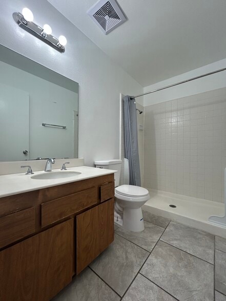 Master Bathroom - 37273 Bankside Dr