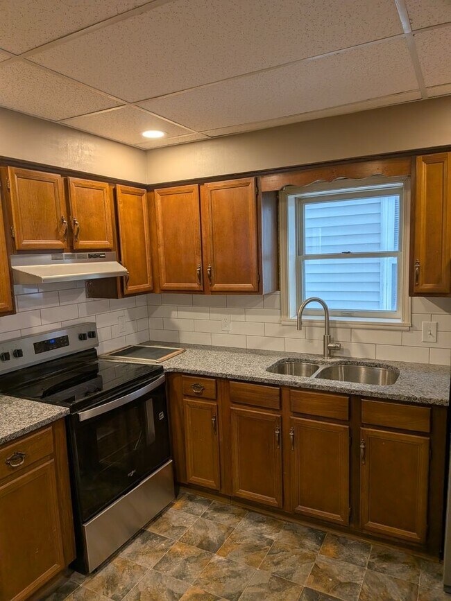 Building Photo - 601 Dean St