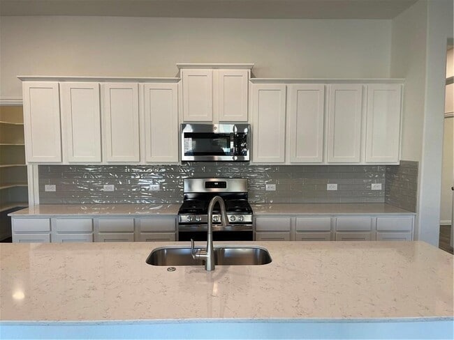 Building Photo - 208 Baralo St