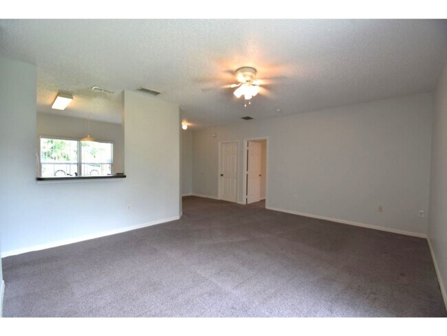 Building Photo - 553 Hummingbird Ct