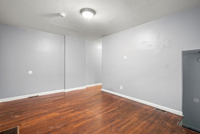 Building Photo - 1306 E 18th Ave