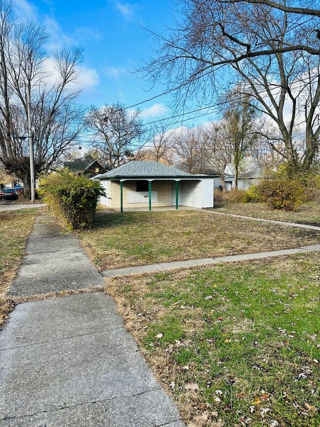 Building Photo - Updated 2-Bedroom Home with Modern Upgrade...