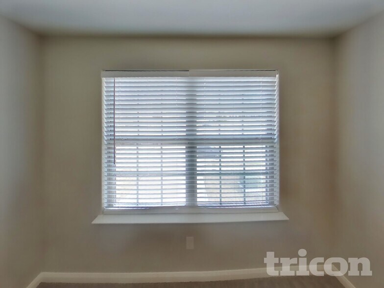 Building Photo - 1335 Coltview Pl