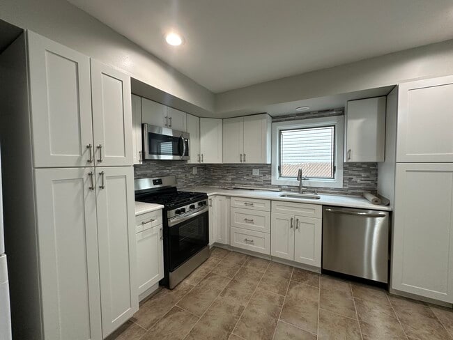 Building Photo - 312 Elverton Ave