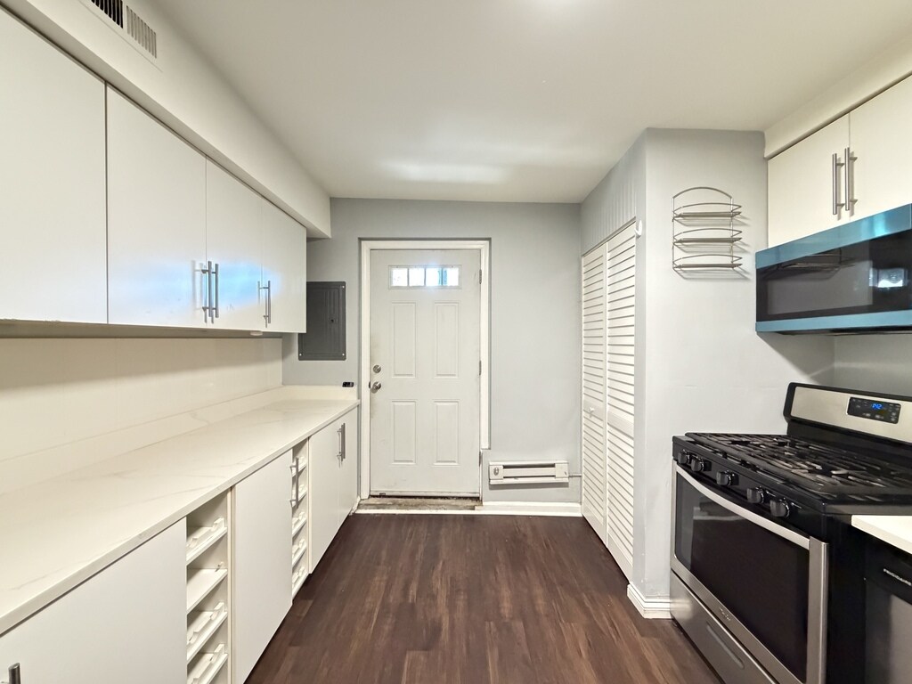 Building Photo - 3503 W Dickens Ave