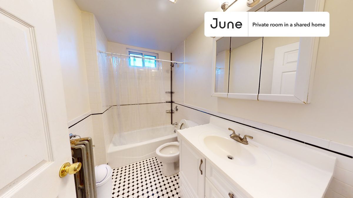 Building Photo - Room in Shared 3 bed/1 bath home