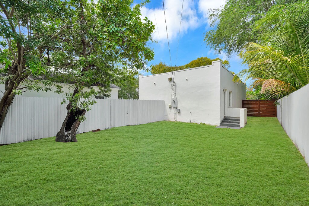 Building Photo - 570 NW 48th St