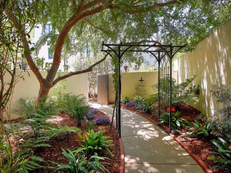 Building Photo - 220 Santa Barbara St