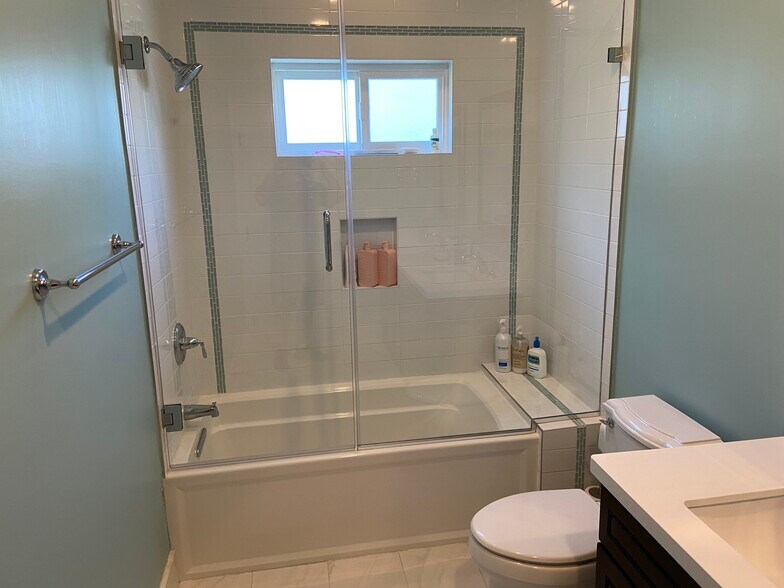 Building Photo - 4470 Stansbury Ave