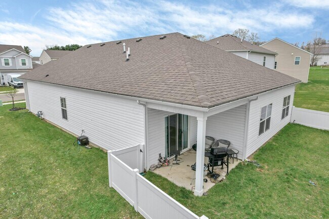 Building Photo - 383 Kells Ct E