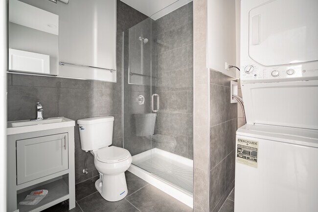 Building Photo - 1472 W Erie St