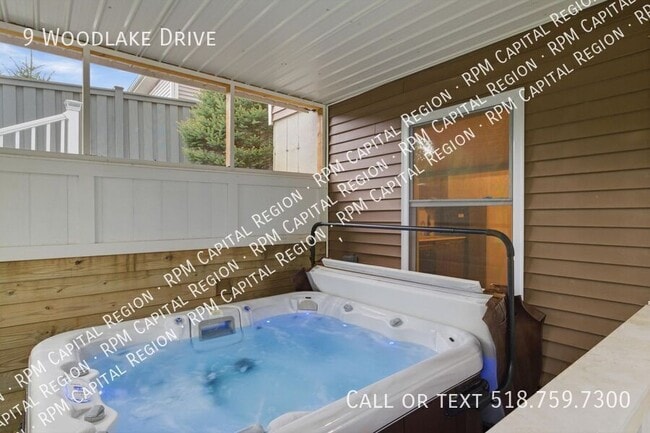 Building Photo - 9 Woodlake Dr