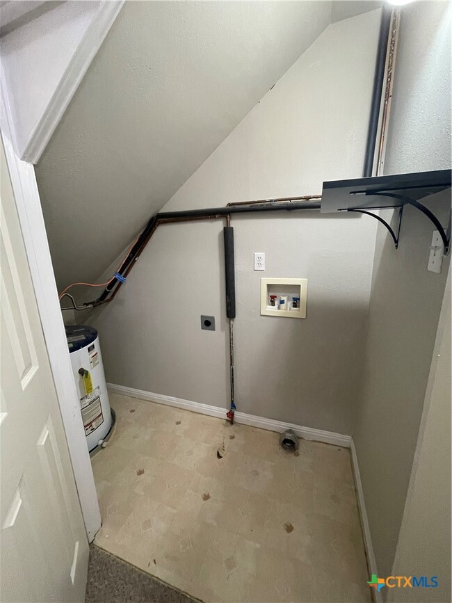 Building Photo - 542 Lonesome