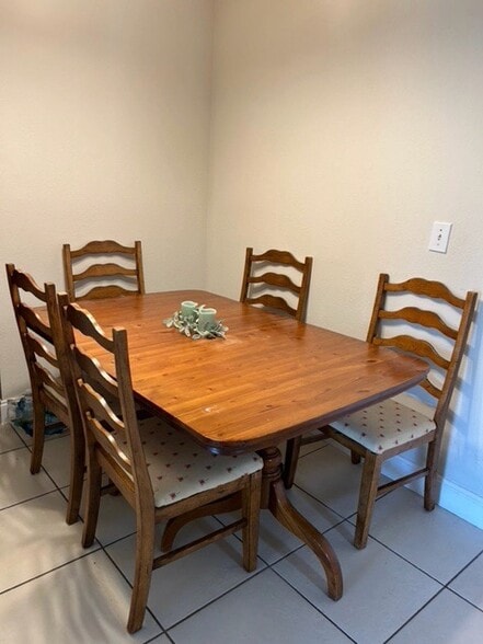dining table and chairs - 470 NW 20th St