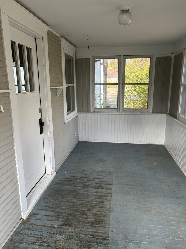 Building Photo - 1203 S West Ave