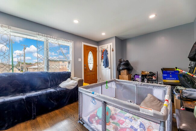 Building Photo - 6745 W 59th St