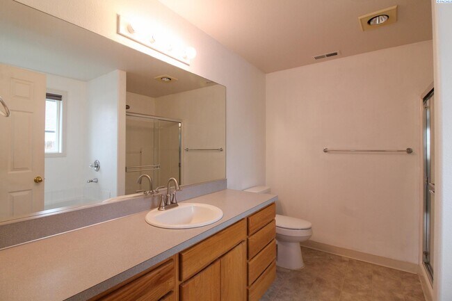 Building Photo - 3 Bed/2 bath Home in West Pasco