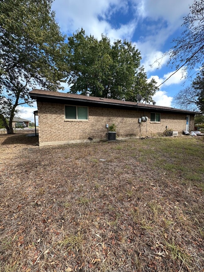 Building Photo - 103 Redbud Ct