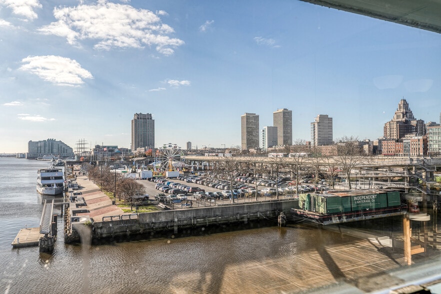 Building Photo - 3 N Christopher Columbus Blvd