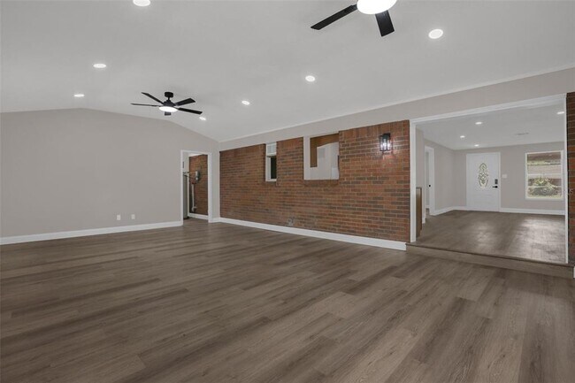 Building Photo - 518 Lavon Dr