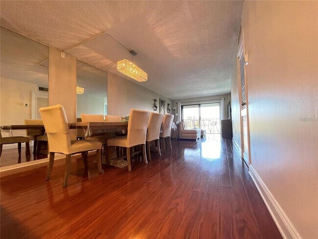 Building Photo - 7150 Sunset Way