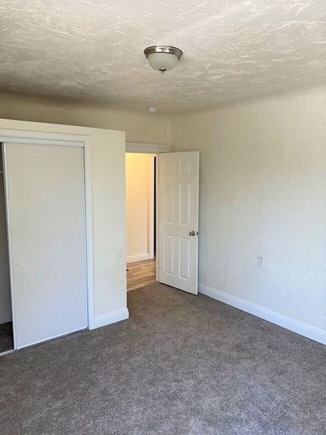 Building Photo - Spacious Home in Shasta Lake City!!