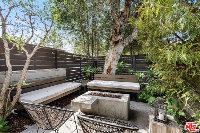 Building Photo - 720 Brooks Ave