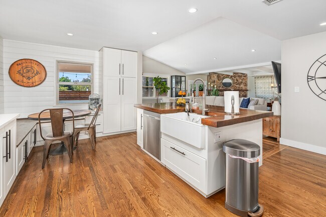 Building Photo - 246 Copper Ave