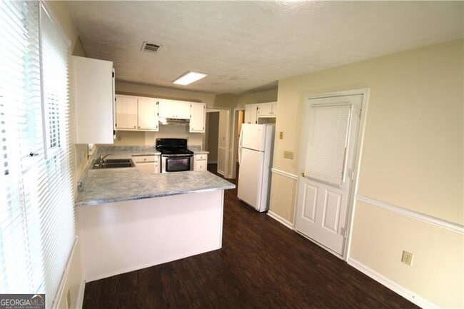 Building Photo - 2320 Ridgedale Dr SW