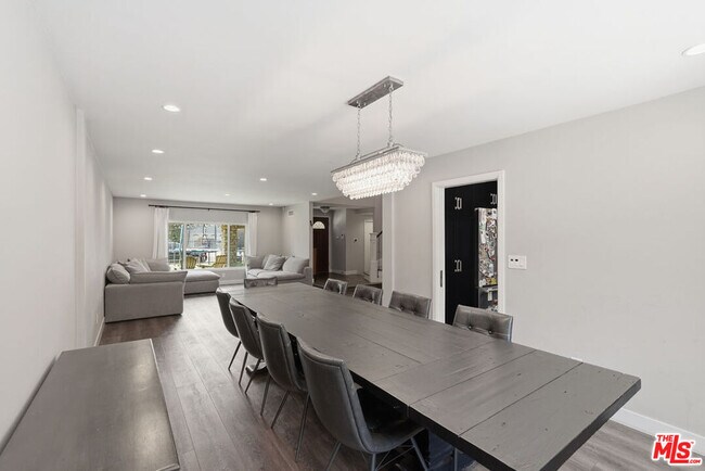 Building Photo - 5516 Bluebell Ave