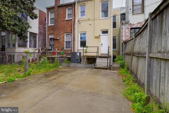 Building Photo - 764 13th St SE