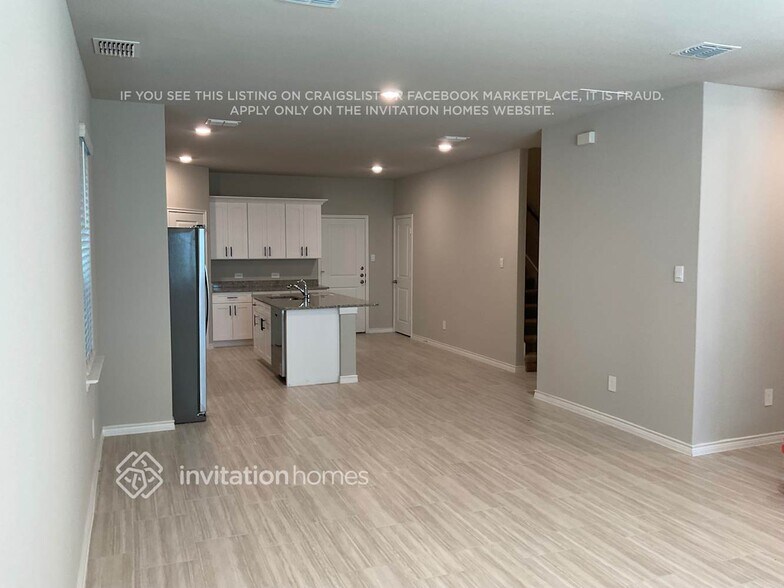 Building Photo - 7163 Blue Jay Way