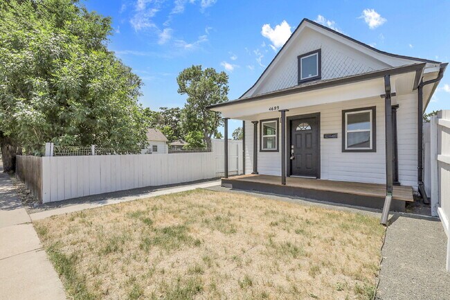 Building Photo - $2,295 - 2 Bed, 1 Bath Newly Renovated Hom...