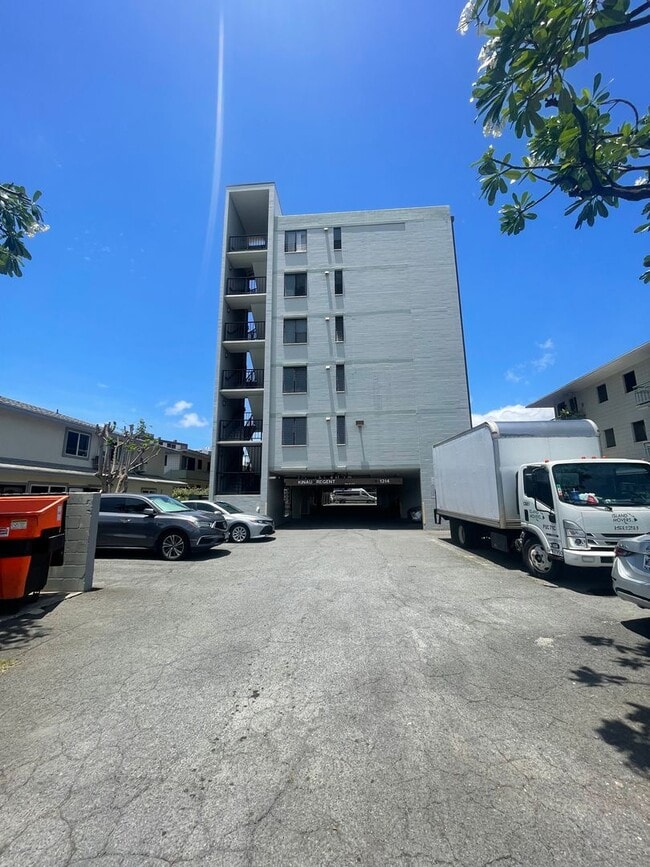 Building Photo - FOR RENT-1314 Kinau ST #204